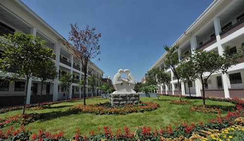 都江堰市青城山高級(jí)中學(xué)校園雕塑