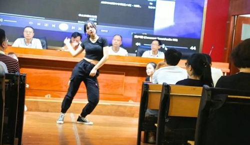 青白江城廂中學(xué)畢業(yè)表演