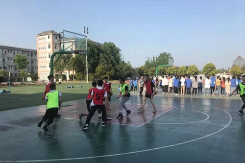 青白江城廂中學(xué)春季籃球賽3
