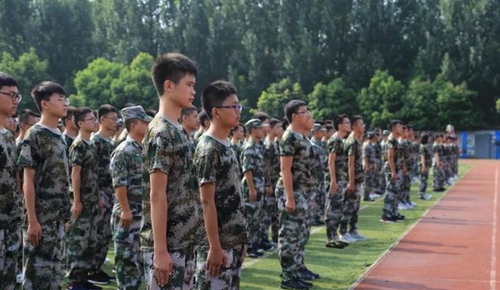青白江城廂中學(xué)軍訓(xùn)匯演