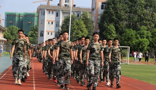 青白江城廂中學(xué)軍訓(xùn)匯演2