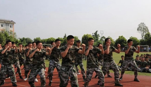 青白江城廂中學(xué)新生軍訓(xùn)2