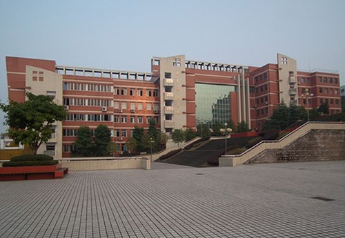 萬州國本中學校園內(nèi)部