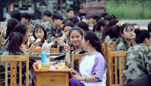 貴陽(yáng)市工業(yè)職業(yè)學(xué)校晚會(huì)5