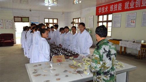 貴陽(yáng)市工業(yè)職業(yè)學(xué)校醫(yī)藥實(shí)驗(yàn)