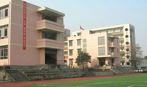 重慶市茄子溪中學(xué)校園一角