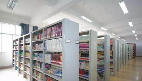 貴陽市烏當(dāng)中學(xué)圖書室