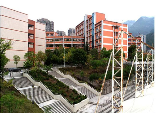 巫溪縣白馬中學校校園一角