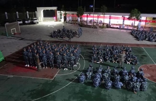 盤(pán)州市悅民學(xué)校 軍訓(xùn)時(shí)