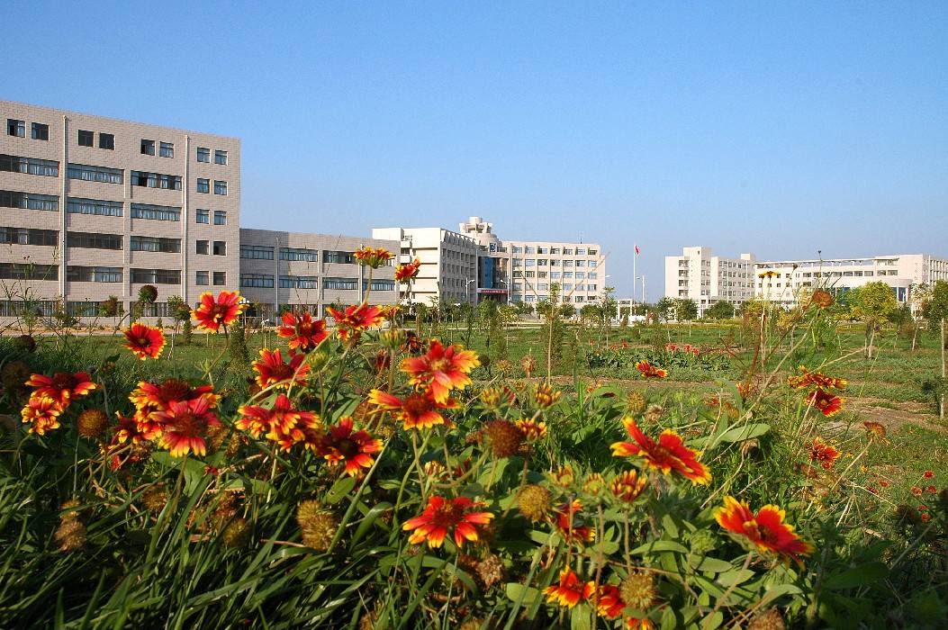 重慶市涪陵創(chuàng)新計算機學校2022年學費標準情況