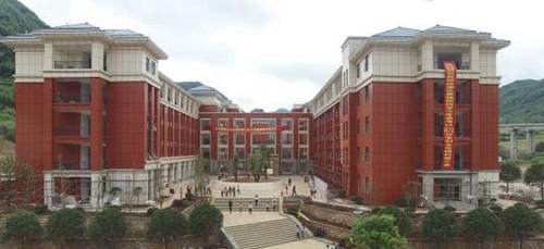 六盤水外國語實(shí)驗(yàn)學(xué)校校園景色