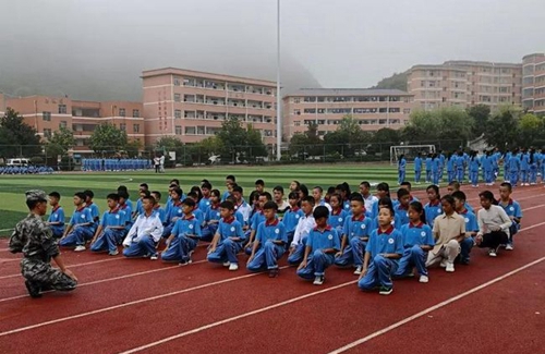 興義市烏沙中學認真訓練