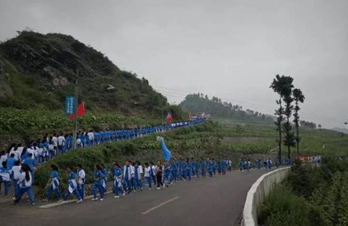 興義市烏沙中學徒步拉練2
