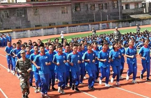 興義市烏沙中學整齊的會操3