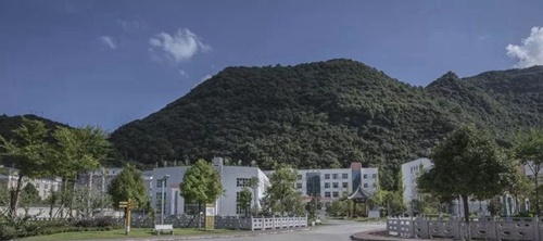 貴州長順民族高級中學(xué)校園環(huán)境