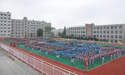 學(xué)校操場(chǎng)