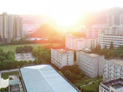 貴陽現(xiàn)代裝備制造技工學校校園