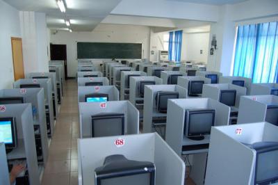 龍里中等職業(yè)學校機房