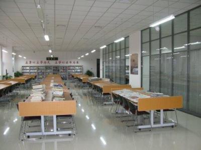 貴州省電子信息高級(jí)技工學(xué)校閱覽室