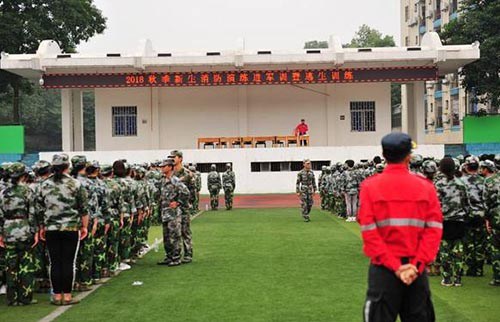 軍訓(xùn)