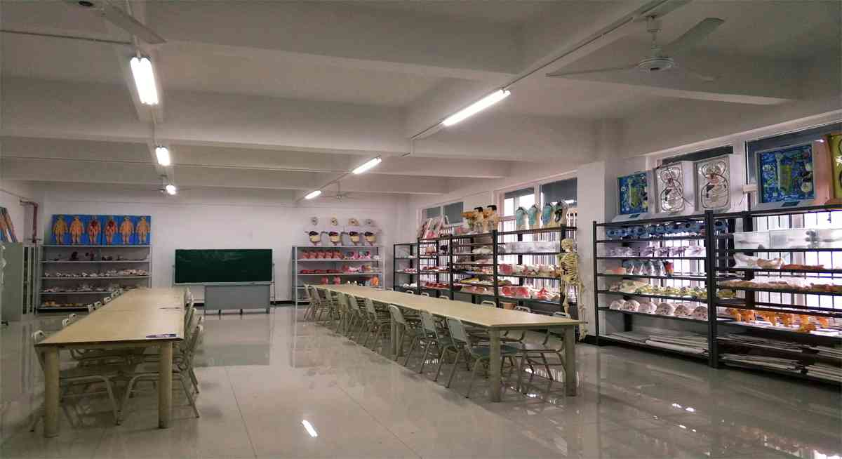 希望衛(wèi)校護理實訓(xùn)室