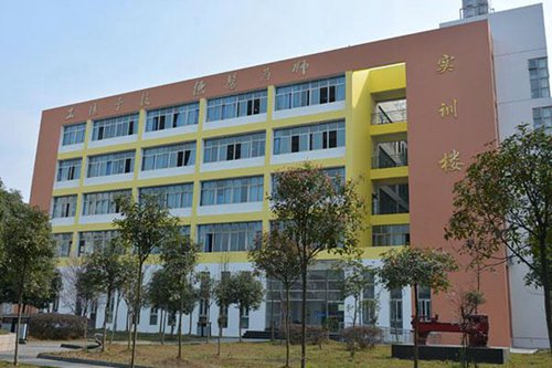 淶水職教中心航空空乘直升機(jī)駕駛技術(shù)專業(yè)介紹